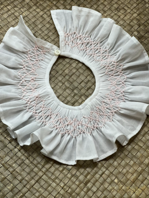 Cuello nido de abeja Rosa bebé