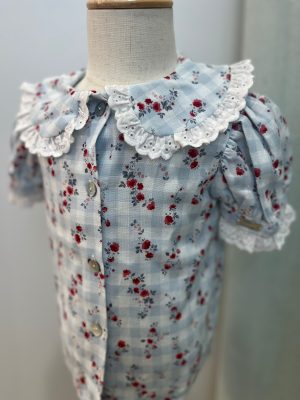 Numabela Camisa celeste flores